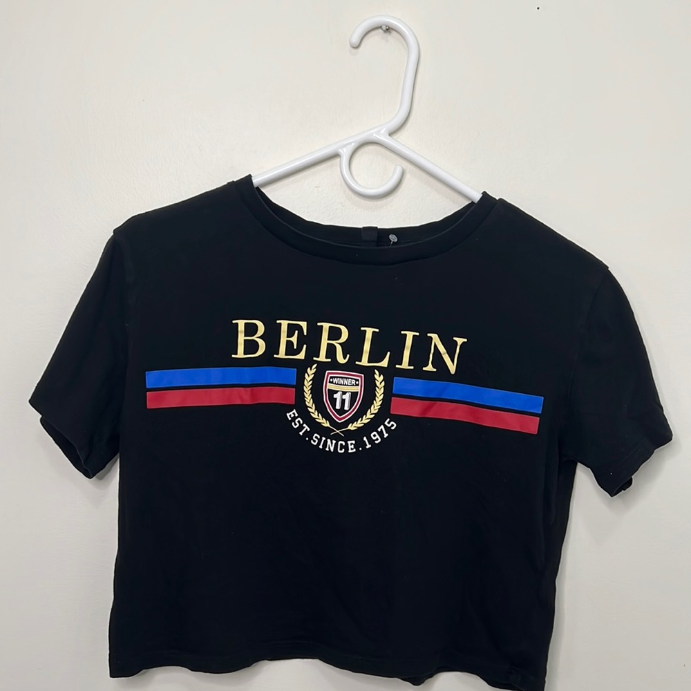 Berlin Graphic Print Black Crop Baby Tee Top Size XS - Picture 1 of 7